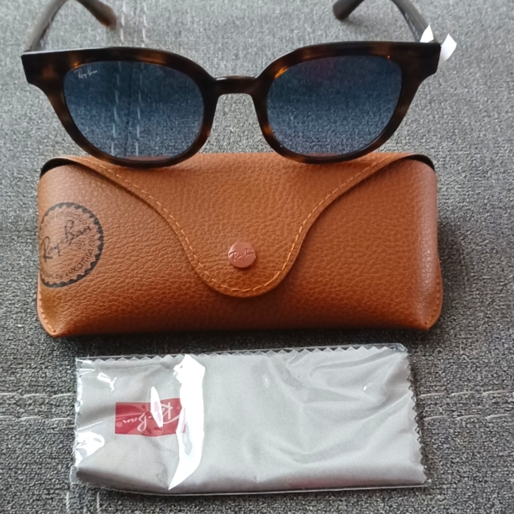 Ray-Ban RB4324